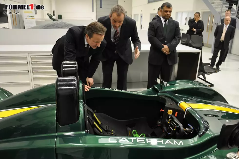 Foto zur News: David Cameron und Tony Fernandes (Caterham)