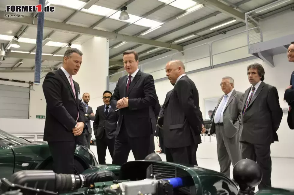 Foto zur News: David Cameron zu Besuch bei Caterham in Leafield