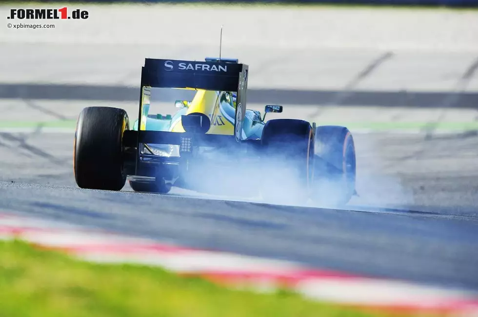 Foto zur News: Viel Rauch um Nichts: Charles Pic (Caterham) gab auch bei den Probefahrten schon alles