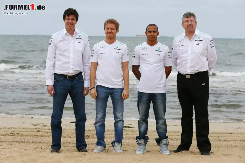 Foto zur News: Toto Wolff, Nico Rosberg, Lewis Hamilton und Ross Brawn (Mercedes)