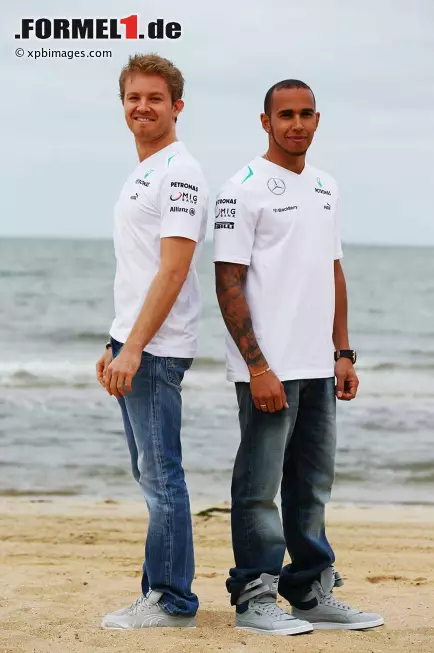 Foto zur News: Nico Rosberg und Lewis Hamilton (Mercedes)