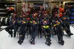 Foto zur News: Boxencrew von Red Bull