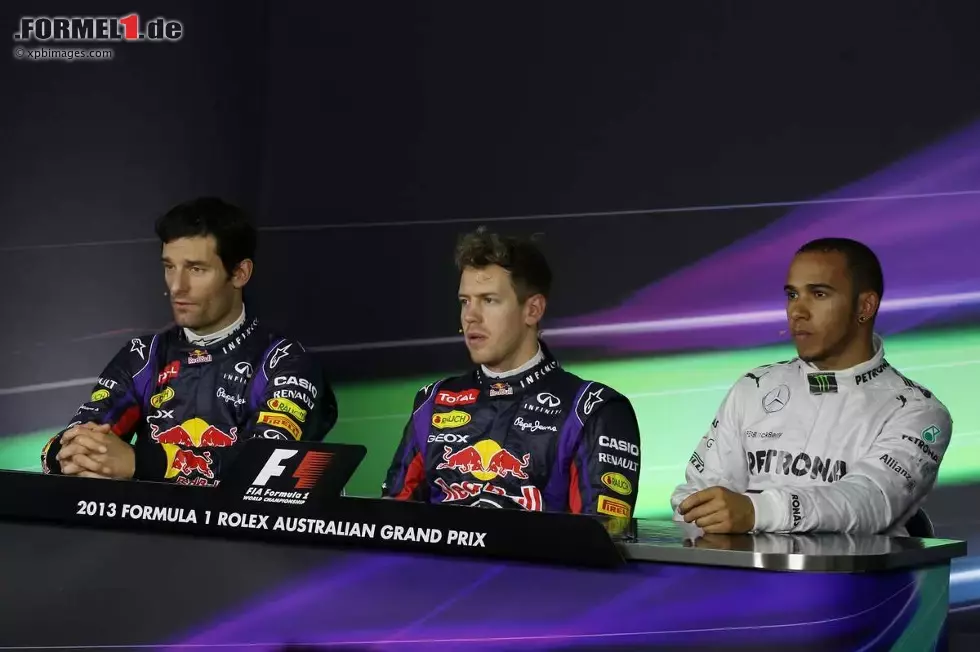 Foto zur News: Mark Webber (Red Bull), Sebastian Vettel (Red Bull) und Lewis Hamilton (Mercedes)