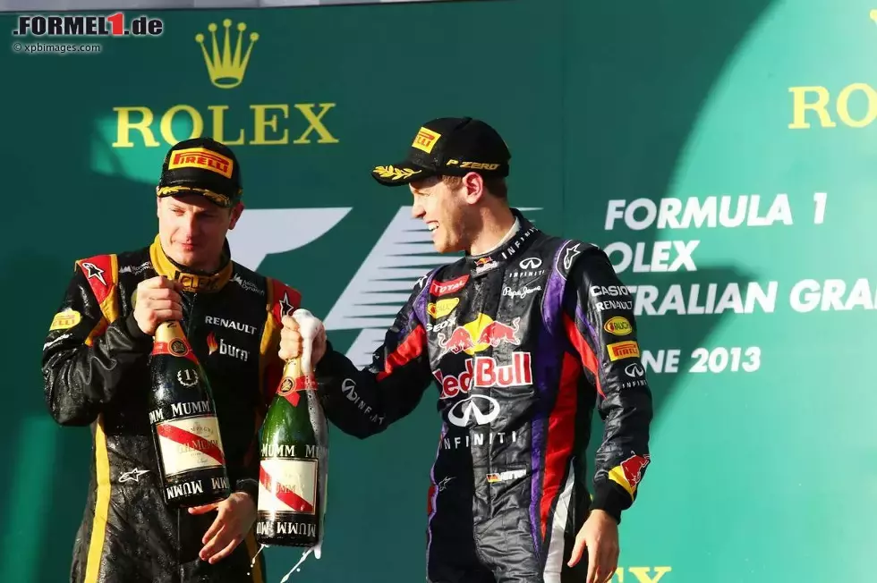 Foto zur News: Sebastian Vettel (Red Bull) und Kimi Räikkönen (Lotus)