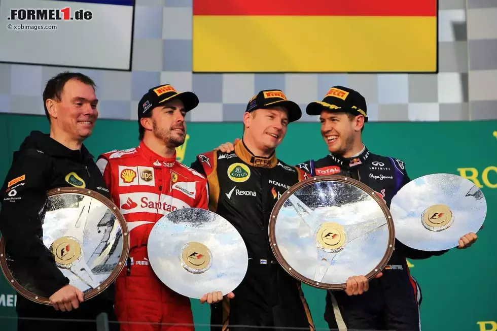 Foto zur News: Fernando Alonso (Ferrari), Sebastian Vettel (Red Bull) und Kimi Räikkönen (Lotus)