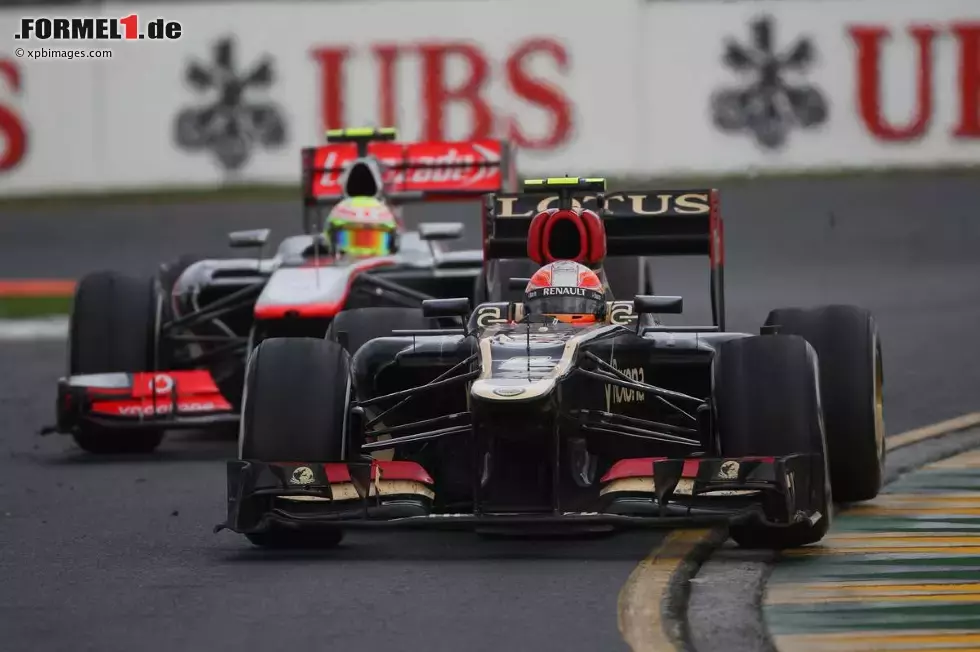 Foto zur News: Romain Grosjean (Lotus) und Sergio Perez (McLaren)