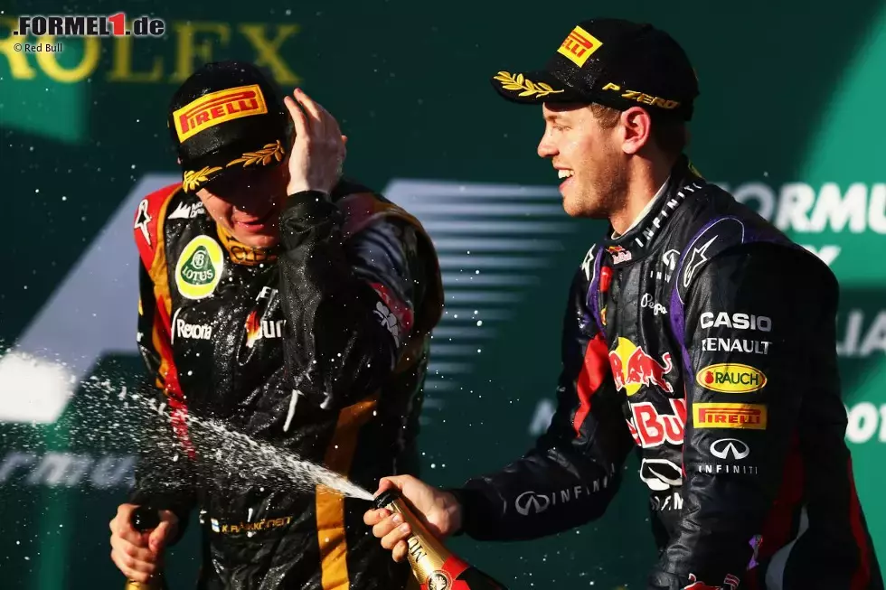 Foto zur News: Kimi Räikkönen (Lotus) und Sebastian Vettel (Red Bull)