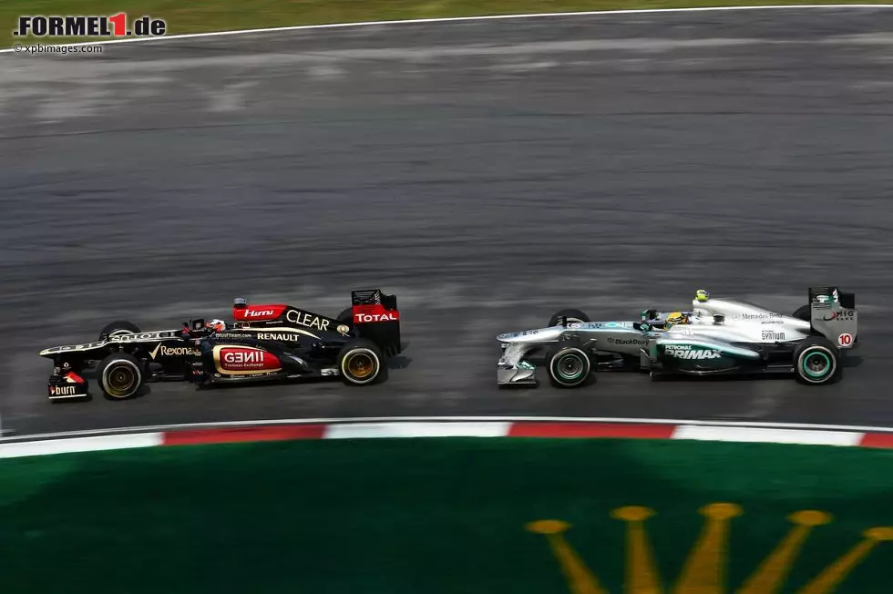 Foto zur News: Nico Rosberg (Mercedes) und Kimi Räikkönen (Lotus)