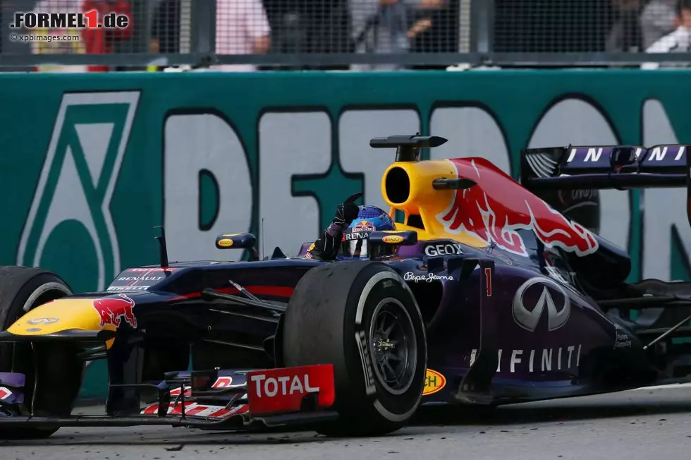 Foto zur News: Sebastian Vettel (Red Bull) gewinnt das zweite Saisonrennen 2013