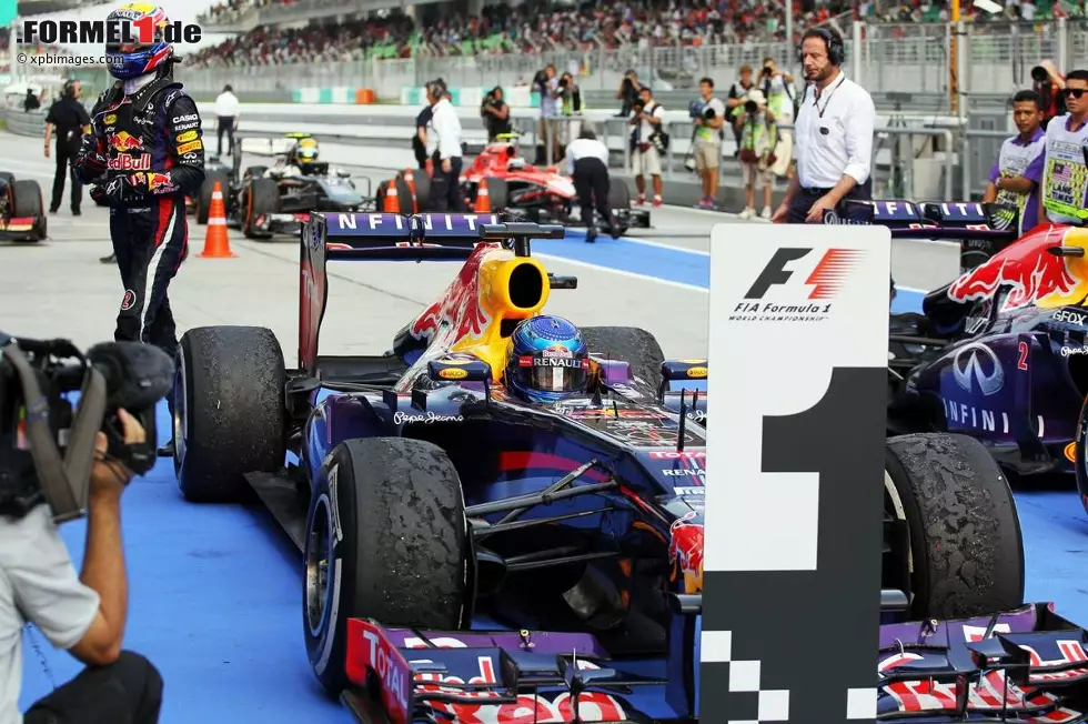 Foto zur News: Sebastian Vettel (Red Bull) und Mark Webber (Red Bull)