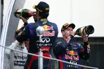 Foto zur News: Mark Webber (Red Bull) und Sebastian Vettel (Red Bull)