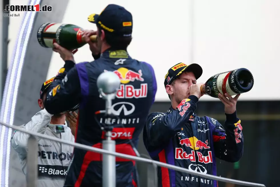 Foto zur News: Mark Webber (Red Bull) und Sebastian Vettel (Red Bull)