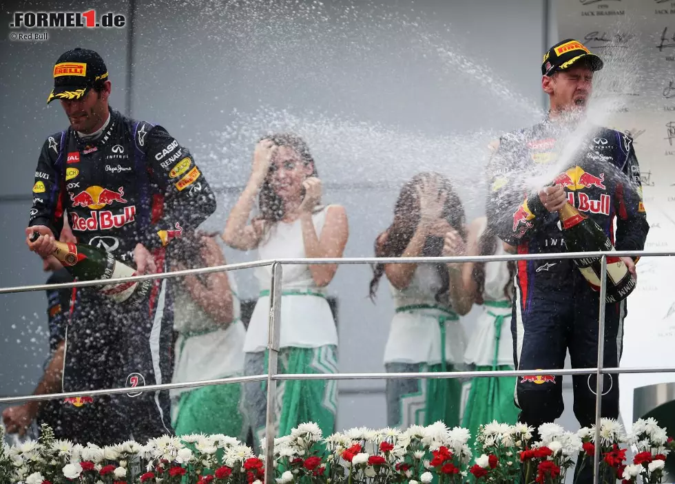 Foto zur News: Mark Webber (Red Bull) und Sebastian Vettel (Red Bull)