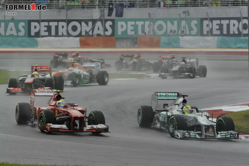 Foto zur News: Nico Rosberg (Mercedes) vor Felipe Massa (Ferrari)