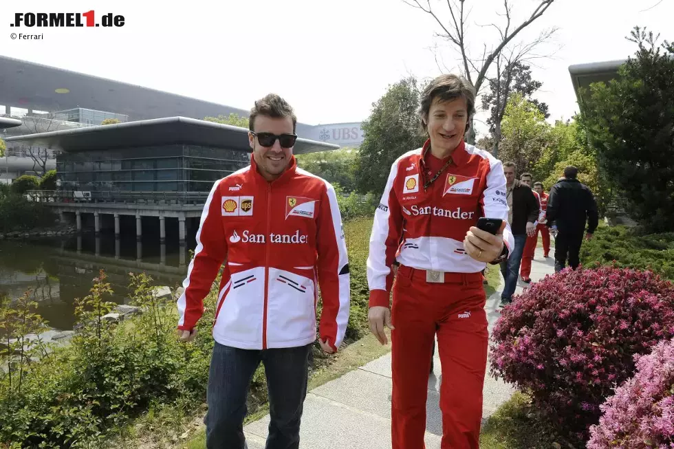 Foto zur News: Fernando Alonso und Massimo Rivola (Ferrari)