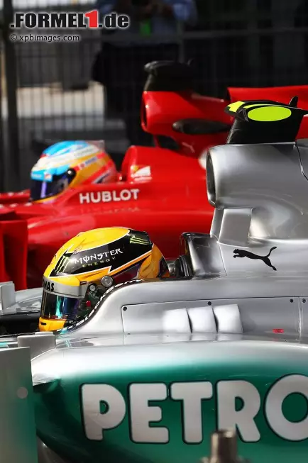 Foto zur News: Lewis Hamilton (Mercedes) und Fernando Alonso (Ferrari)