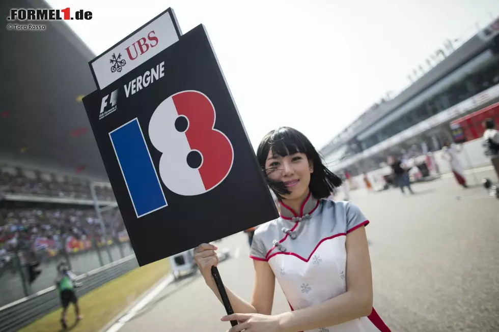 Foto zur News: Gridgirl von Jean-Eric Vergne (Toro Rosso)