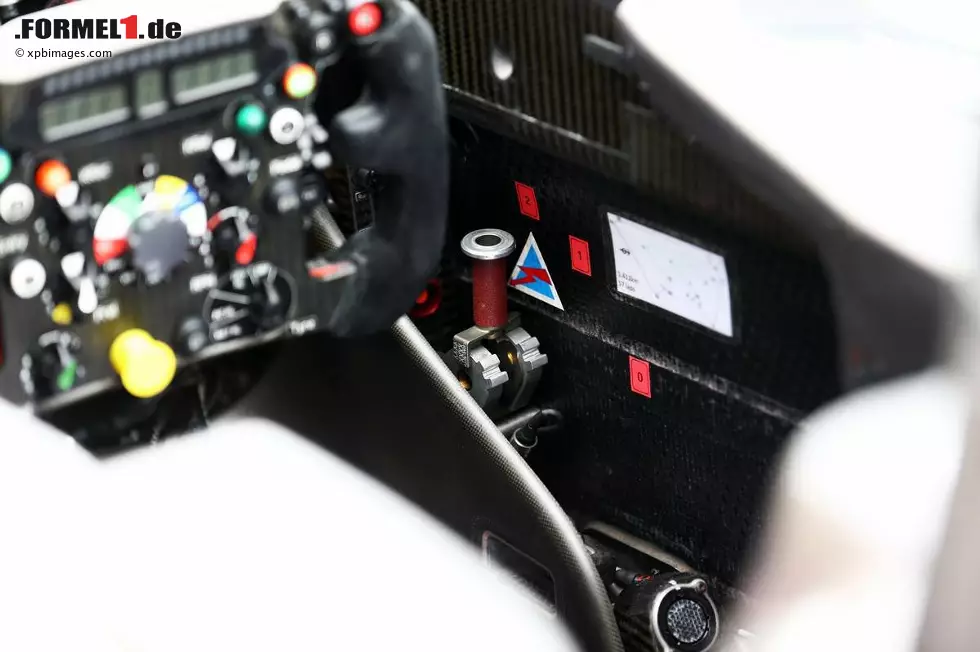 Foto zur News: Cockpit des Sauber C32