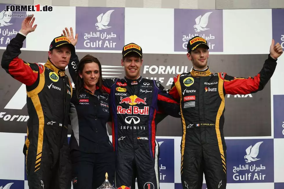 Foto zur News: Das Podest im Rennen in Bahrain: Sebastian Vettel (Red Bull), Kimi Räikkönen (Lotus) und Romain Grosjean (Lotus)