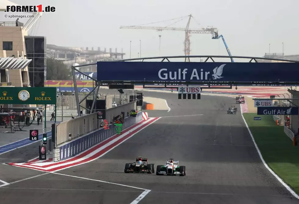 Foto zur News: Romain Grosjean (Lotus) und Paul di Resta (Force India)