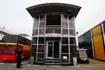 Foto zur News: Das Motorhome von Marussia