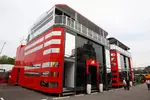 Foto zur News: Das Ferrari-Motorhome