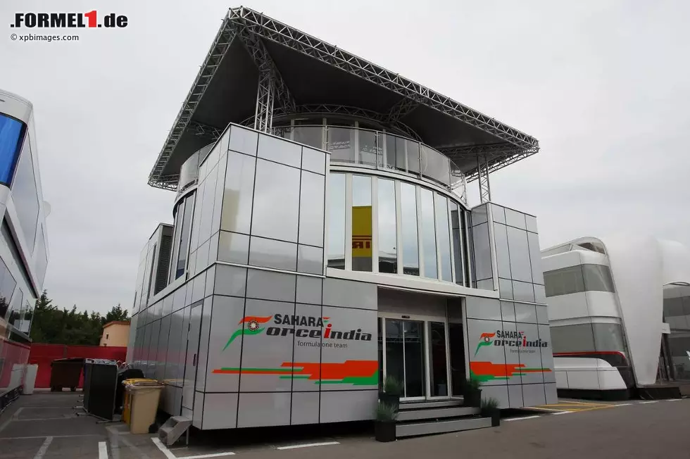 Foto zur News: Das Motorhome von Force India