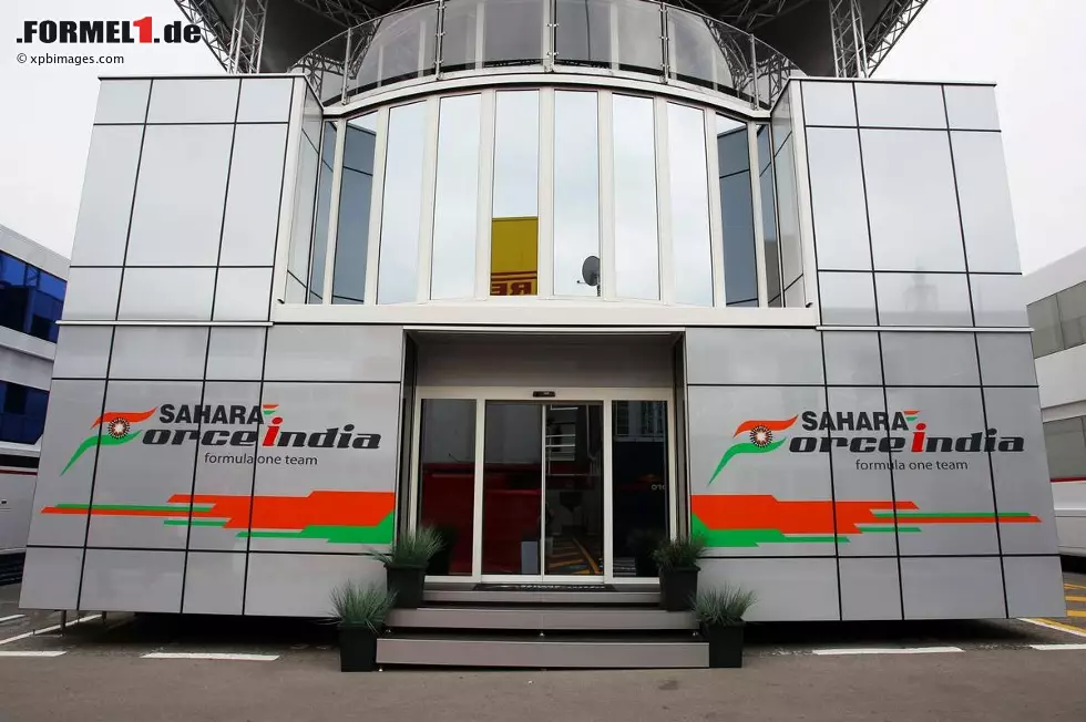 Foto zur News: Das Motorhome von Force India