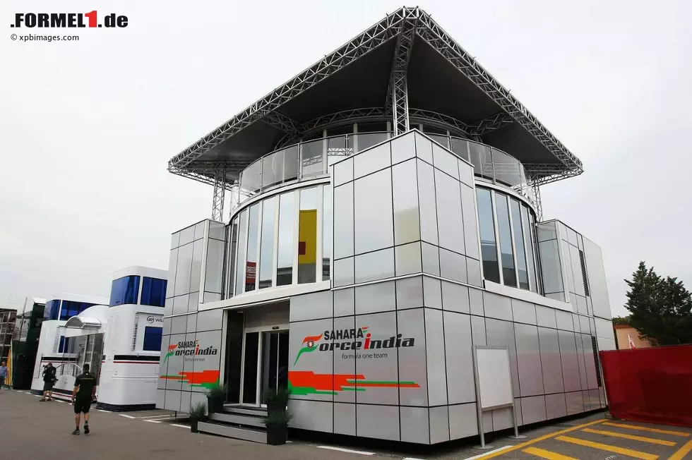 Foto zur News: Das Motorhome von Force India