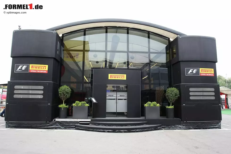 Foto zur News: Das Motorhome von Pirelli