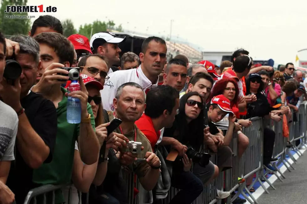 Foto zur News: Fans im Fahrerlager