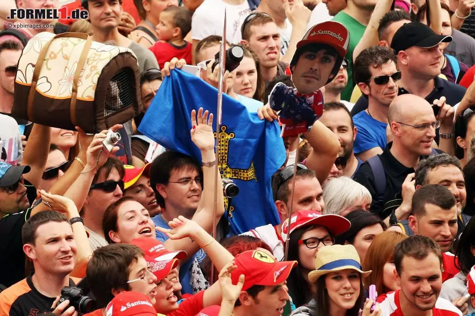 Foto zur News: Fans von Fernando Alonso