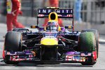 Foto zur News: Mark Webbers Red Bull ist &quot;grün&quot; - das Team untersucht mit Farbe den Luftstrom