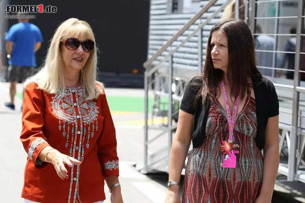 Foto zur News: Simone und Samantha Button, Mutter und Schwester von Jenson Button (McLaren)