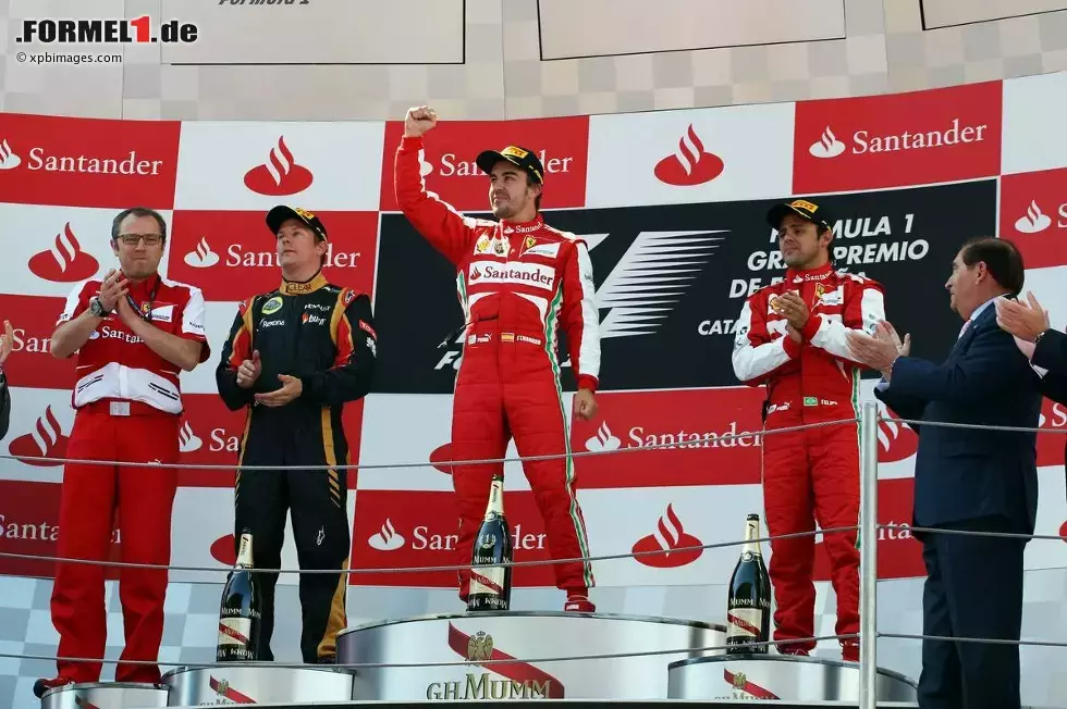 Foto zur News: Stefano Domenicali, Fernando Alonso (Ferrari), Felipe Massa (Ferrari) und Kimi Räikkönen (Lotus)