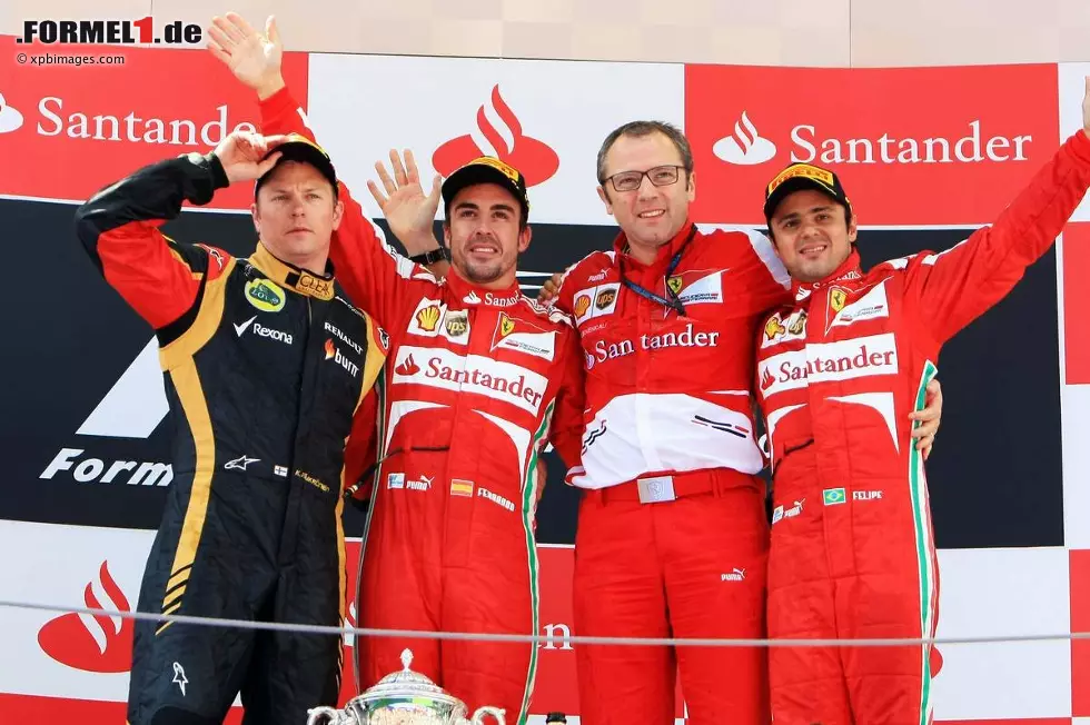 Foto zur News: Fernando Alonso (Ferrari), Stefano Domenicali, Felipe Massa (Ferrari) und Kimi Räikkönen (Lotus)