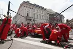 Foto zur News: Felipe Massa (Ferrari) legt eine Boxenstopp-Simulation hin