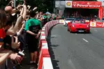 Foto zur News: Felipe Massa (Ferrari) in einem Straßensportwagen der italienischen Traditionsmarke