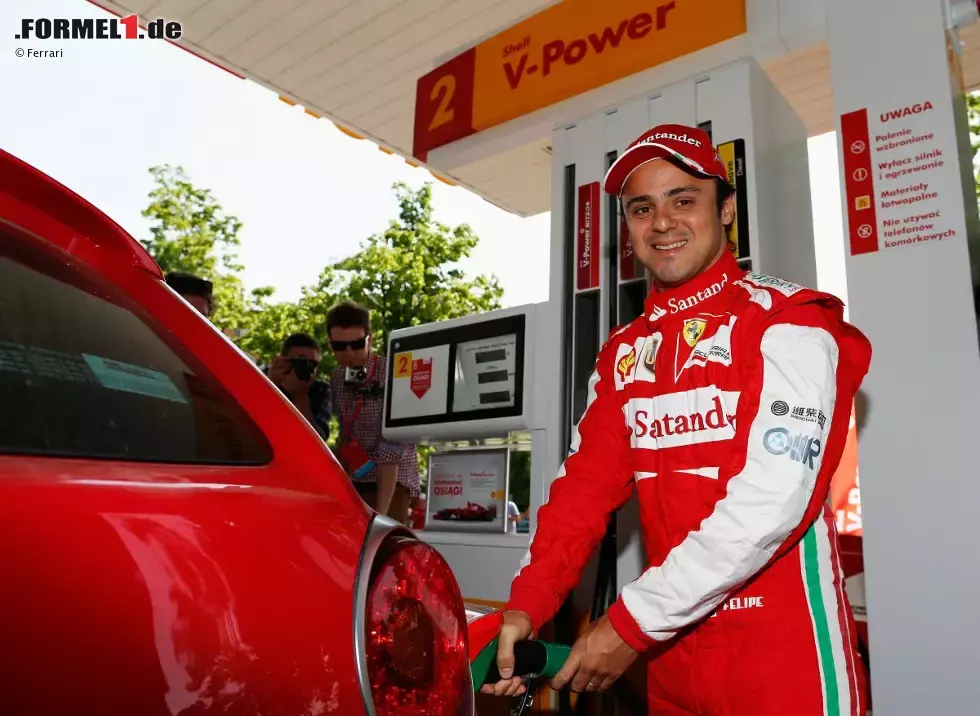 Foto zur News: Einmal volltanken, bitte: Felipe Massa (Ferrari)