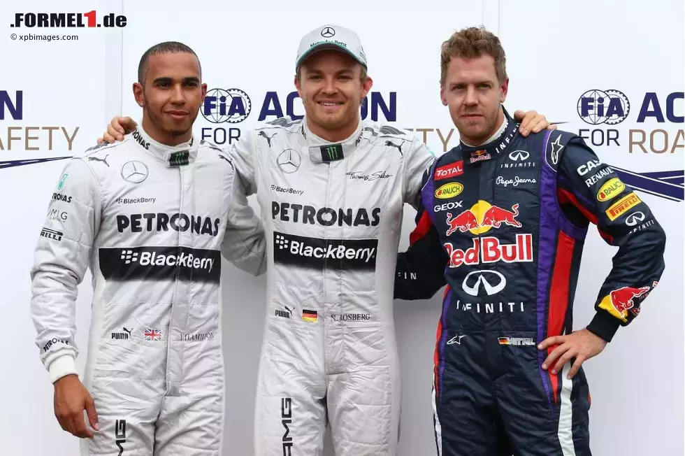 Foto zur News: Nico Rosberg (Mercedes), Lewis Hamilton (Mercedes) und Sebastian Vettel (Red Bull)