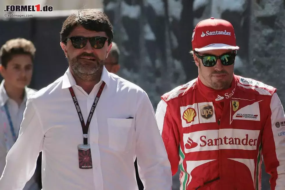 Foto zur News: Fernando Alonso (Ferrari) mit seinem Manager Luiz Garcia Abad