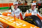 Foto zur News: Adrian Sutil (Force India) und Paul di Resta (Force India) stehen vor dem 100. Grand Prix ihres Teams