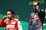 Foto zur News: Fernando Alonso (Ferrari) und Sebastian Vettel (Red Bull)