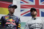 Foto zur News: Sebastian Vettel (Red Bull) und Lewis Hamilton (Mercedes)