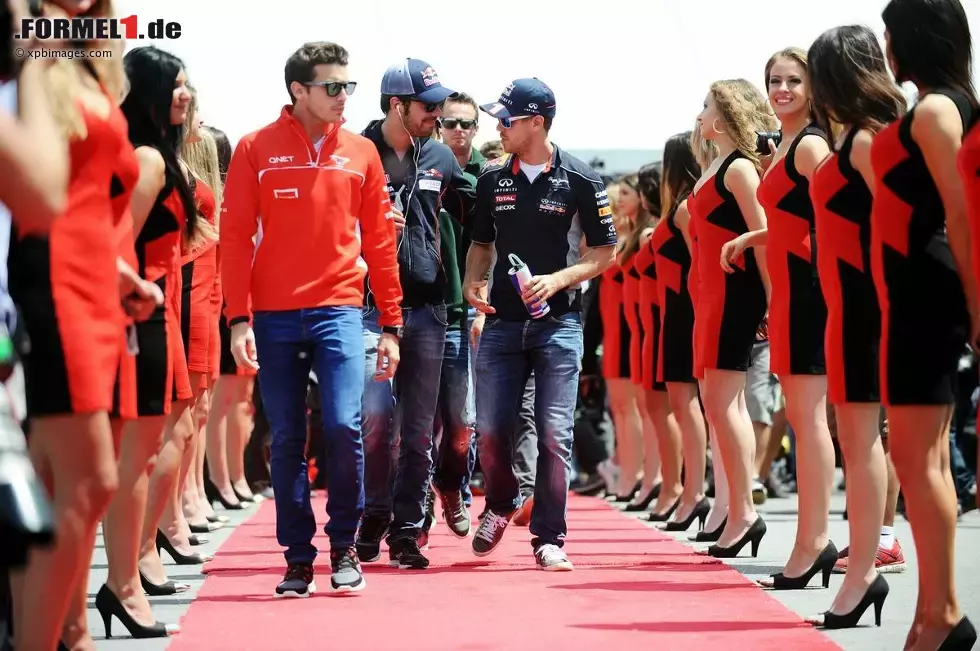 Foto zur News: Jules Bianchi (Marussia), Jean-Eric Vergne (Toro Rosso) und Sebastian Vettel (Red Bull)