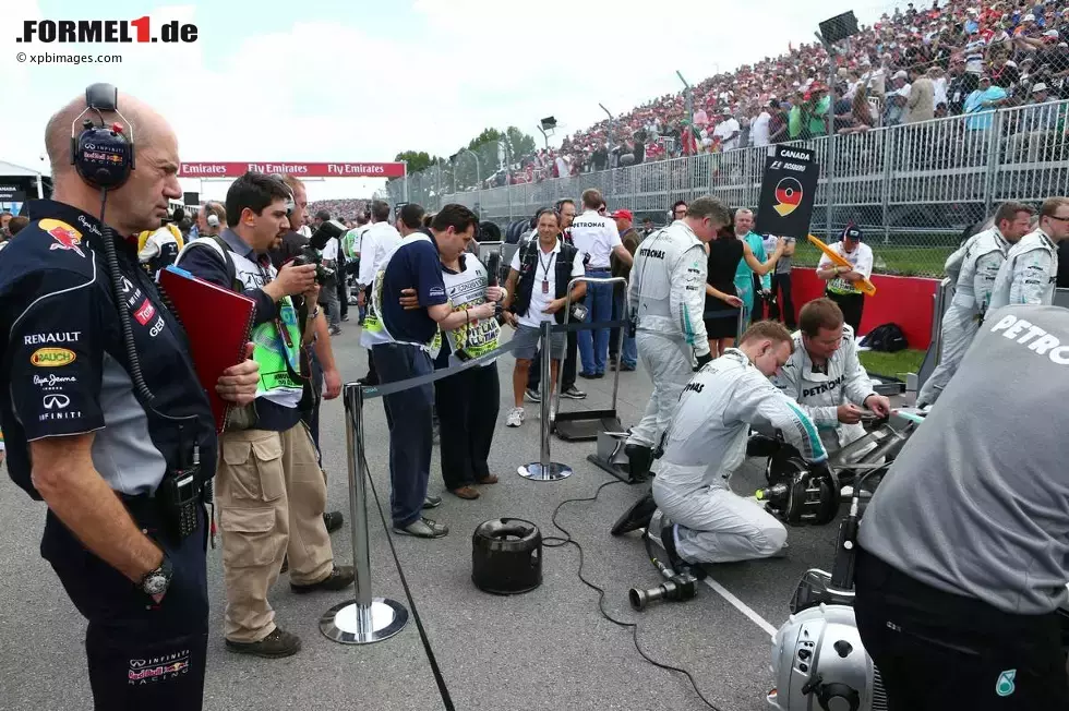 Foto zur News: Adrian Newey und Nico Rosberg (Mercedes)