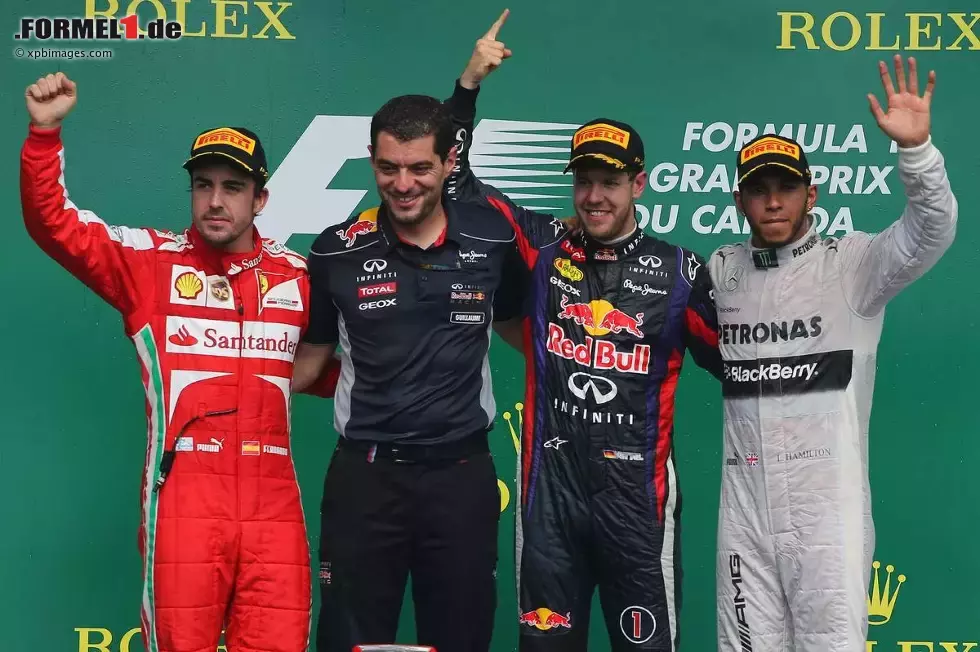 Foto zur News: Sebastian Vettel (Red Bull), Fernando Alonso (Ferrari) und Lewis Hamilton (Mercedes)