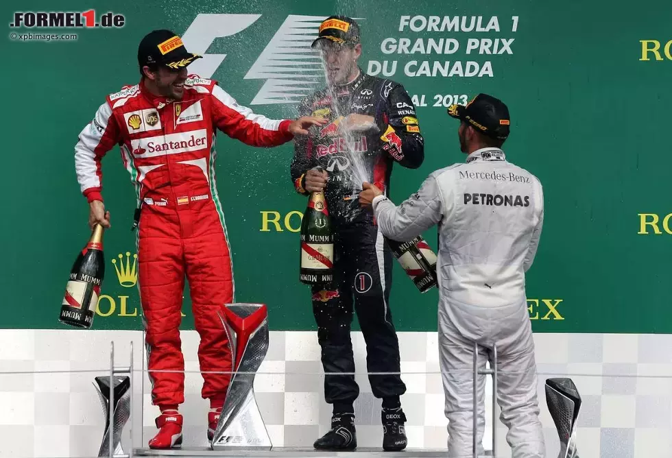 Foto zur News: Fernando Alonso (Ferrari), Sebastian Vettel (Red Bull) und Lewis Hamilton (Mercedes)