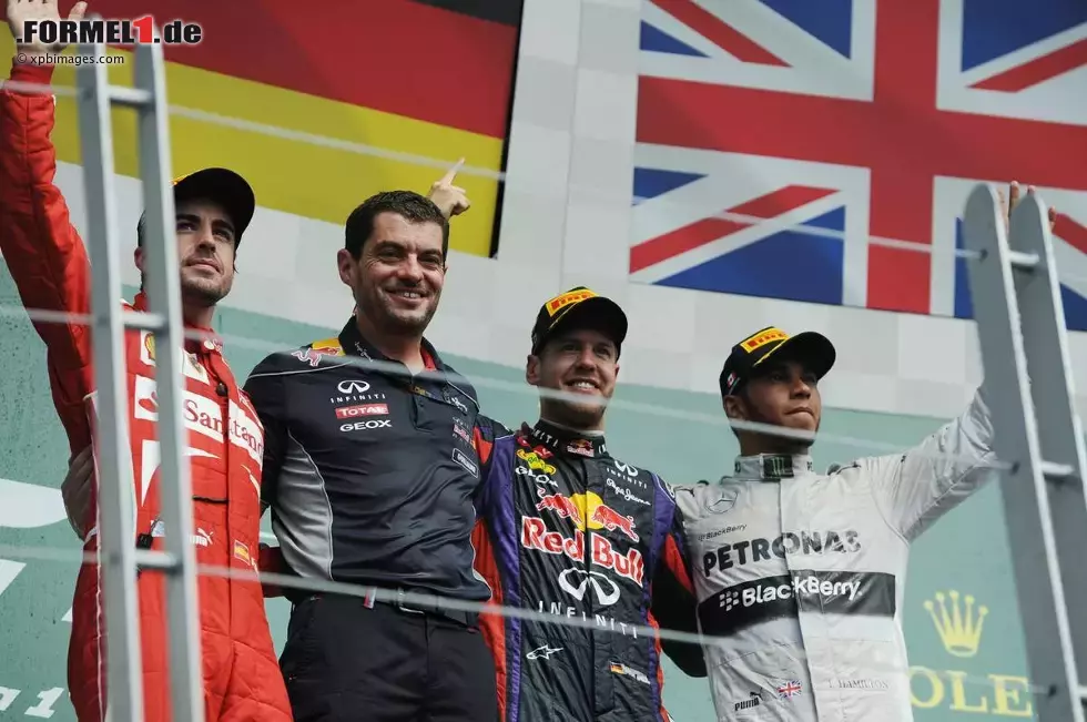 Foto zur News: Fernando Alonso (Ferrari), Sebastian Vettel (Red Bull) und Lewis Hamilton (Mercedes)