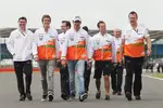 Foto zur News: Adrian Sutil (Force India) und James Rossiter (Lotus)